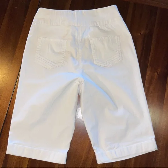 Westbound Capris Shorts! - Picture 3 of 8